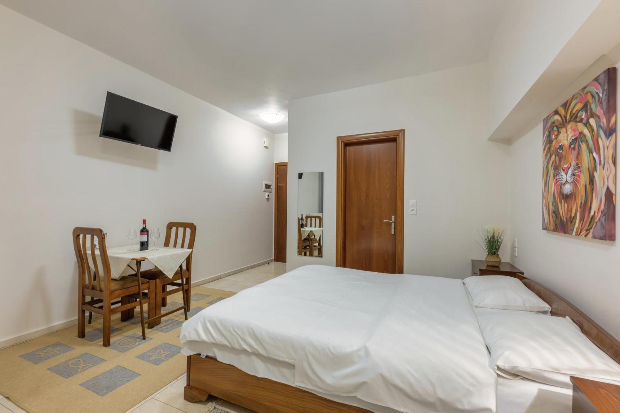 O Fotis Studios & Apartments Giannina Esterno foto
